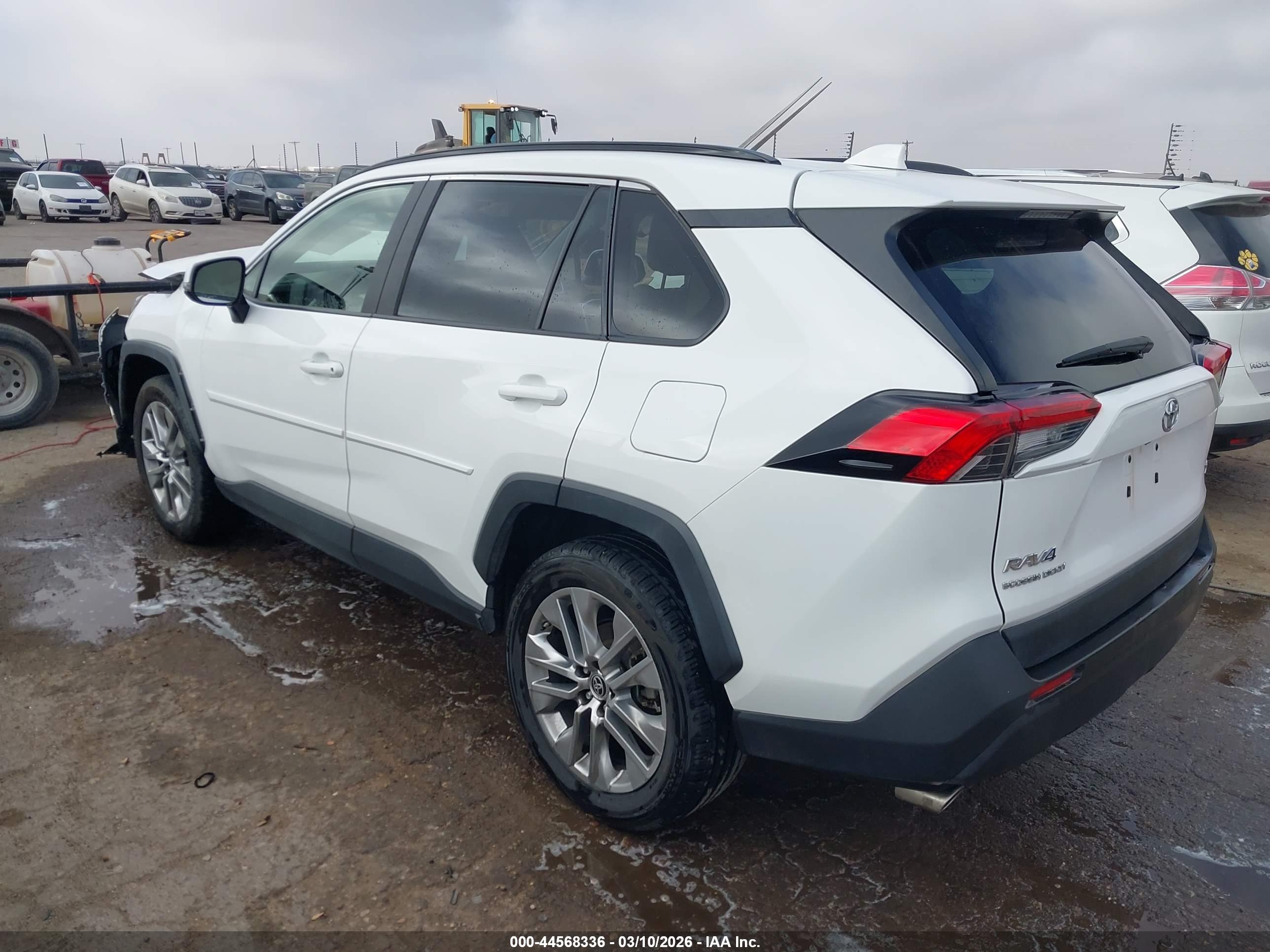 2019 TOYOTA RAV 4 — VIN JTMC1RFV7KD040038 — photo 3